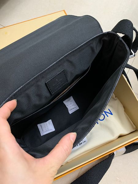 lv包包 路易威登2022新款手提包 ZJN41028男士文件袋單肩斜挎包