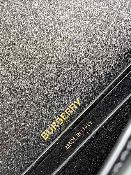 burberry包包 巴寶莉2022新款手提包 DS112004拉鏈口袋半月包單肩包
