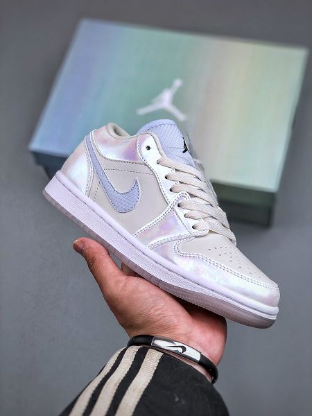 Air Jordan 1 Low Year of the Snake 2025最新男女鞋 米白幻彩珠光 低幫文化籃球鞋