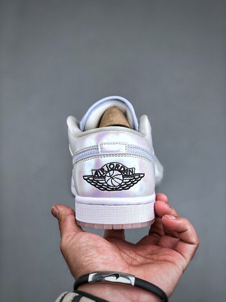 Air Jordan 1 Low Year of the Snake 2025最新男女鞋 米白幻彩珠光 低幫文化籃球鞋