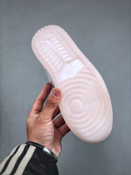Air Jordan 1 Low Year of the Snake 2025最新男女鞋 米白幻彩珠光 低幫文化籃球鞋