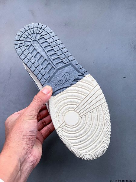 Nike Air Jordan 1 Low 2025最新男女款倒勾低幫潮流緩運動休閒板鞋