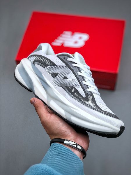 New Balance NB Fresh Foam Evoz v15 2025最新男女款舒適耐磨低幫跑步鞋