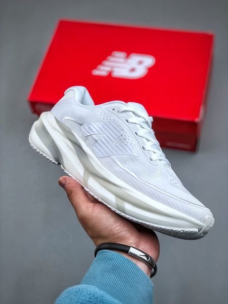 New Balance NB Fresh Foam Evoz v15 2025最新男女款舒適耐磨低幫跑步鞋
