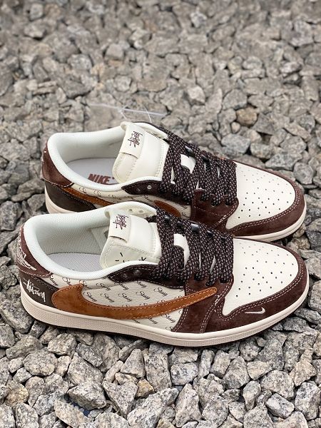 Travis Scott x Nike Air Jordan 1 Low x The North Face 2025最新男女款反轉白棕小鉤倒鉤運動鞋