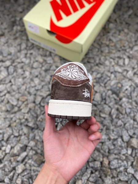 Travis Scott x Nike Air Jordan 1 Low x The North Face 2025最新男女款反轉白棕小鉤倒鉤運動鞋